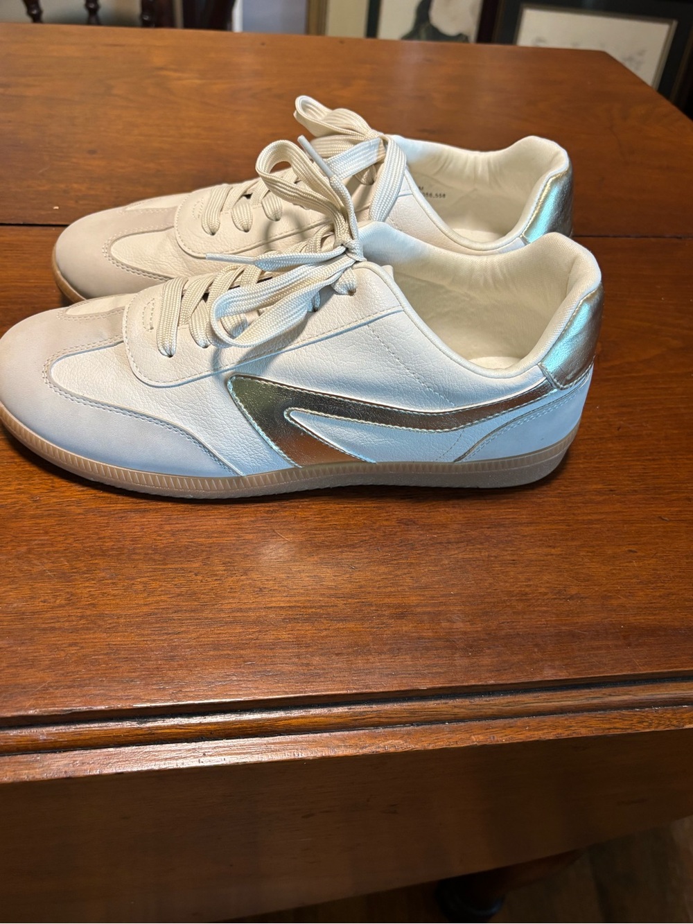 Dolce Vita Women’s Retro Fashion Sneakers White /Gold Size 9 - Picture 3 of 11